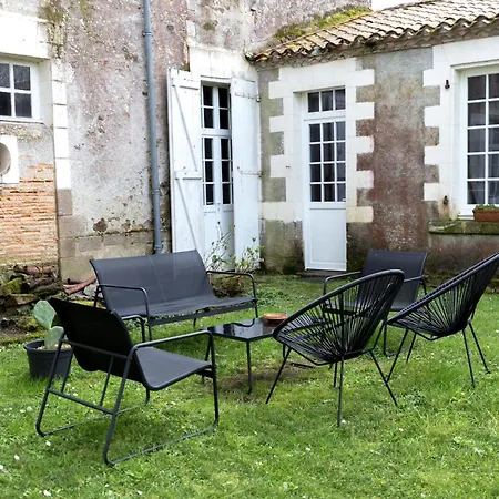 La Maison Benastre بيت للعطل